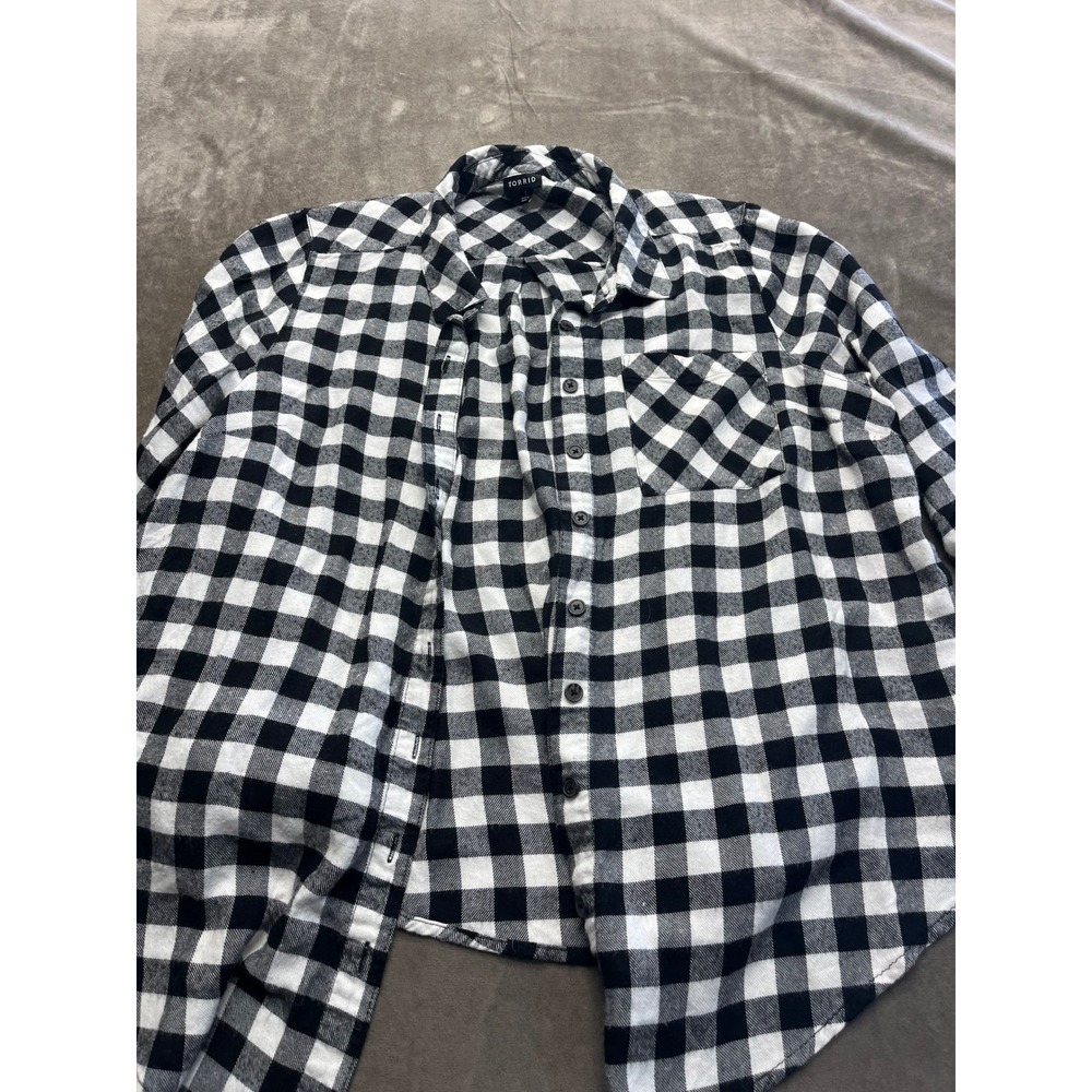 Torrid Womens Size 1 Black White Buffalo Plaid Button Down Flannel Shirt 4973